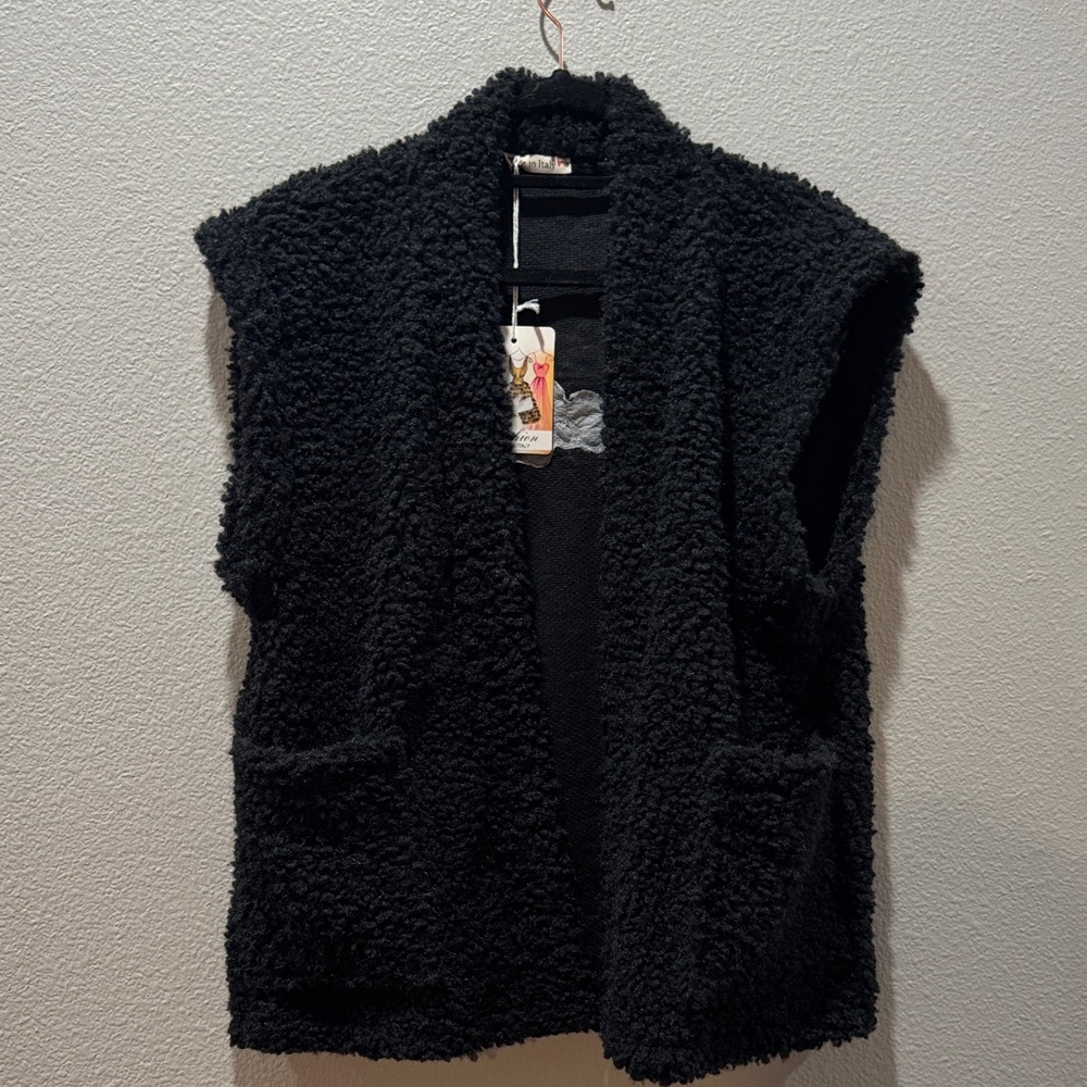 Women's Black Sleeveless Fleece Vest